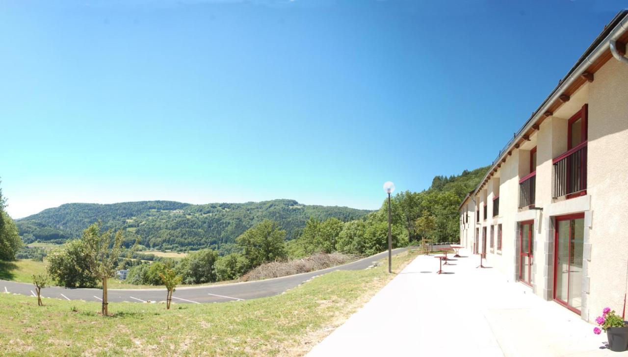 Gite Du Haut Cantal - Appartements Meubles Avec Kitchenette Et Chambres Sans Kitchenette Condat  Exterior foto